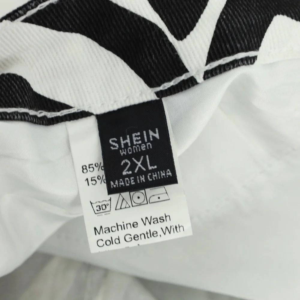 SHEIN Women Zebra Print High Waisted Raw Hem Denim Shorts Black White Size 2XL‎